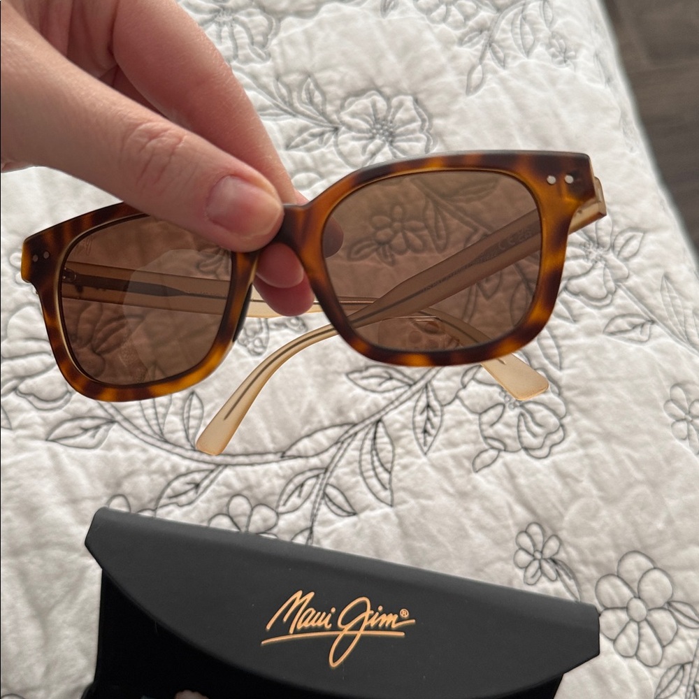 New Maui Jim Black Sunglasses Holder and sunglasses - Picture 2 of 8